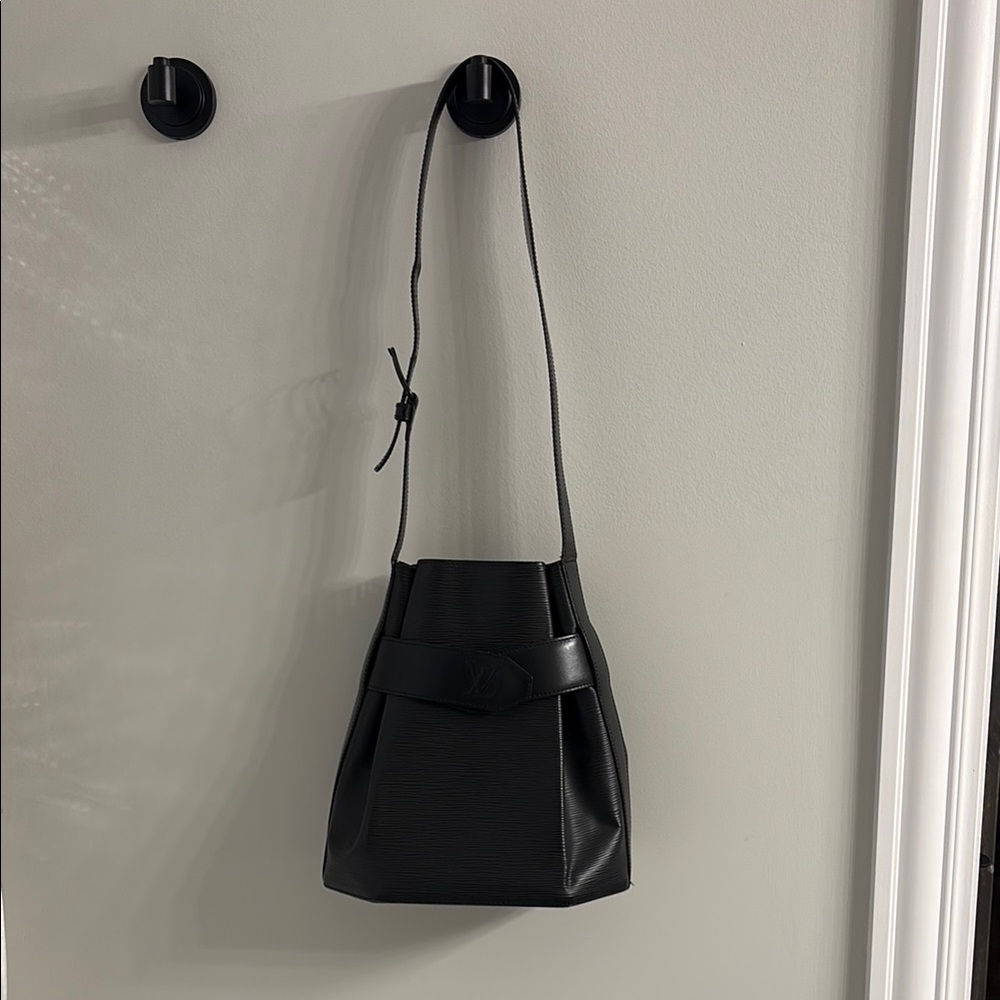 AUTHENTIC Louis Vuitton Black Epi Leather Sac D’ePaule - Picture 2 of 16